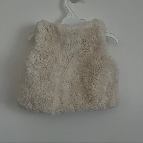 H&M Faux Fur Beige Vest Sleeveless Button Up-Baby’s Size 9 Months - Picture 4 of 6